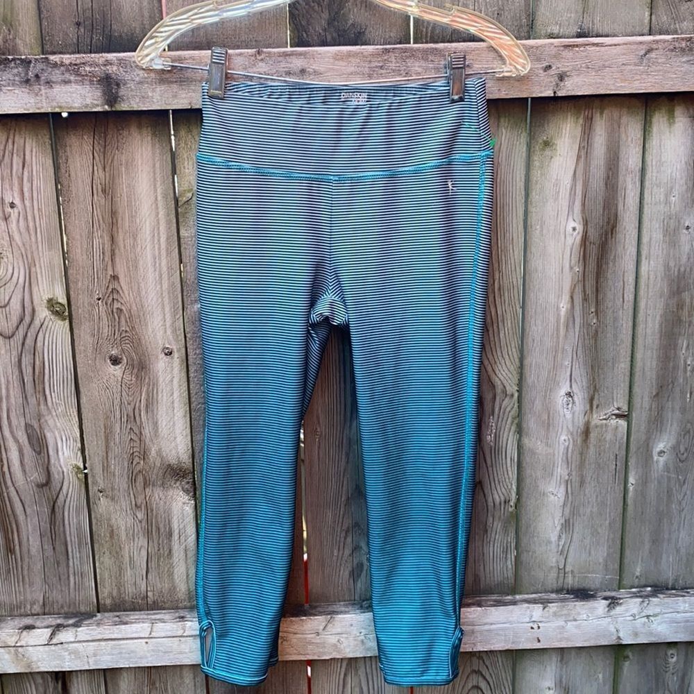 Danskin Now stripped legging capris sz. XS